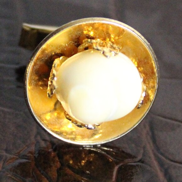 Vintage 1960s Gold Tone Metal White Natural Stone 3/4"⚡️BUY 3 for $55⚡️ - Picture 3 of 9